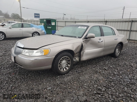 2000 Lincoln Town Car Signature with VIN 1LNHM82W2YY770068, listed as a Copart auction lot 44062385 with 109,941 mi miles and Salvage title. Bid and sale history available at DreamBid. Image 1.