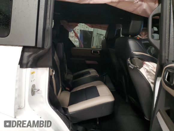 2022 Ford Bronco с VIN 1FMEE5DP9NLB28993, выставлен на аукционе Copart как лот 38781234 с пробегом 4 596 миль миль и Списание • Salvage title. История ставок и продаж доступна на DreamBid. Изображение 10.