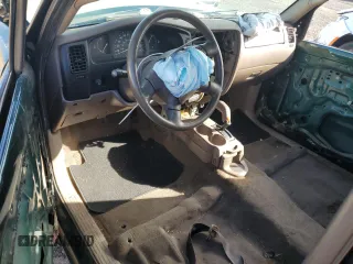 2002 Toyota Tacoma z VIN 5TENL42N02Z887535, wystawiony jako Copart lot #56071225 z przebiegiem 152 848 mil mil oraz Czysty tytuł • Clean title. Historia ofert i sprzedaży dostępna na DreamBid. Obrazek 8.