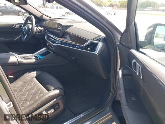 2025 BMW X6 xDrive40i z VIN 5UX33EX04S9X20728, wystawiony jako IAAI lot #42192580 z przebiegiem 22 906 mil mil oraz . Historia ofert i sprzedaży dostępna na DreamBid. Obrazek 5.