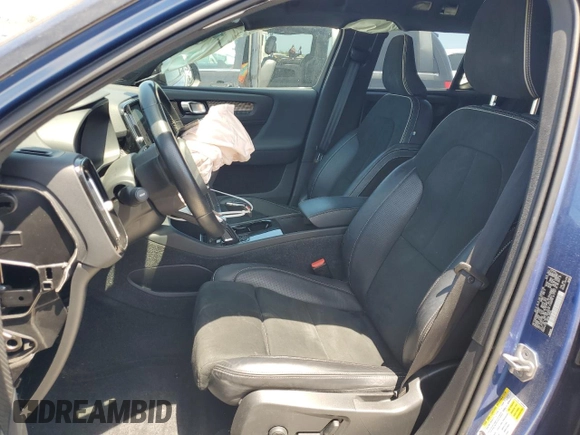 2021 Volvo XC40 z VIN YV4ED3UR2M2558167, wystawiony jako Copart lot #55854265 z przebiegiem 39 601 mil mil oraz Czysty tytuł • Clean title. Historia ofert i sprzedaży dostępna na DreamBid. Obrazek 7.