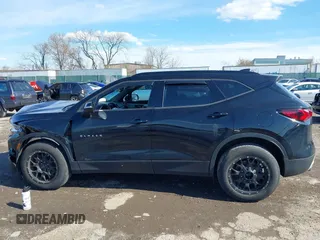 2020 Chevrolet Blazer LT z VIN 3GNKBHRS5LS678981, wystawiony jako IAAI lot #41882477 z przebiegiem Nie podano mil oraz . Historia ofert i sprzedaży dostępna na DreamBid. Obrazek 13.