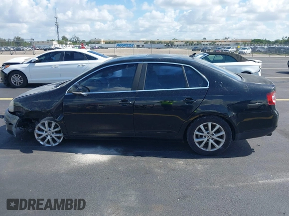2010 Volkswagen Jetta Limited Edition z VIN 3VWRX7AJ4AM054934, wystawiony jako IAAI lot #42539609 z przebiegiem 245 048 mil mil oraz . Historia ofert i sprzedaży dostępna na DreamBid. Obrazek 14.