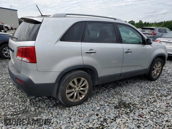 2011 Kia Sorento EX z VIN 5XYKU4A22BG043319, wystawiony jako Copart lot #55879115 z przebiegiem Nie podano mil oraz Czysty tytuł • Clean title. Historia ofert i sprzedaży dostępna na DreamBid. Obrazek 3.