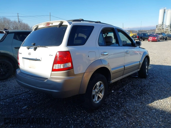 2005 Kia Sorento LX with VIN KNDJD733855444289, listed as a IAAI auction lot 41001977 with 193,973 mi miles. Bid and sale history available at carsss.com. Image 4.