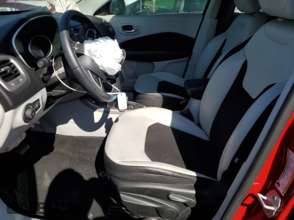 2019 Jeep Compass Latitude with VIN 3C4NJCBB9KT636408, listed as a Copart auction lot 44163665 with 22,876 mi miles and Non repairable. Bid and sale history available at DreamBid. Image 7.