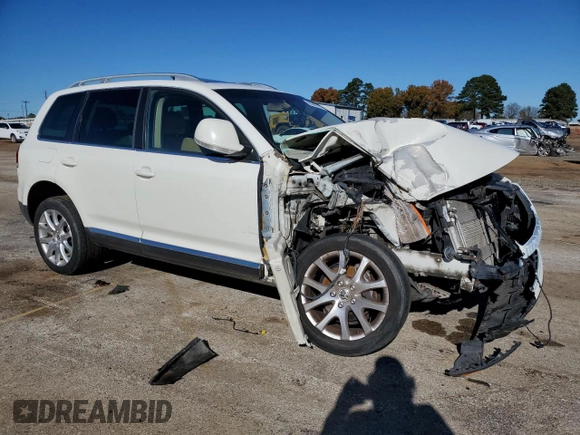 2008 Volkswagen Touareg V6 z VIN WVGBE77L88D024775, wystawiony jako Copart lot #83843144 z przebiegiem 152 413 mil mil oraz Szkoda całkowita • Salvage title. Historia ofert i sprzedaży dostępna na DreamBid. Obrazek 4.