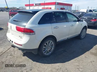 2013 Lincoln MKX with VIN 2LMDJ8JK2DBL19143, listed as a IAAI auction lot 41824677 with 172,336 mi miles. Bid and sale history available at carsss.com. Image 4.