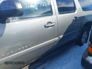 2008 Chevrolet Suburban LTZ with VIN 1GNFK16368R164170, listed as a IAAI auction lot 41620722 with 278,634 mi miles. Bid and sale history available at carsss.com. Image 6.