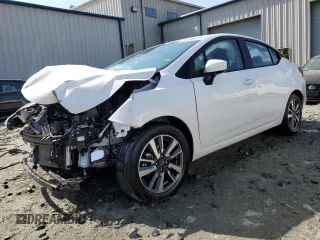 2024 Nissan Versa SV z VIN 3N1CN8EV4RL905751, wystawiony jako Copart lot #54001225 z przebiegiem 21 190 mil mil oraz Szkoda całkowita • Salvage title. Historia ofert i sprzedaży dostępna na DreamBid. Obrazek 1.