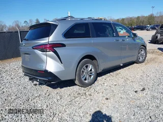 2022 Toyota Sienna Limited with VIN 5TDZRKECXNS136443, listed as a IAAI auction lot 41353097 with 20,568 mi miles and . Bid and sale history available at DreamBid. Image 4.