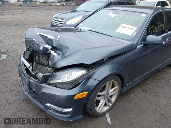 2013 Mercedes-Benz C 300 Sport z VIN WDDGF8AB0DR277122, wystawiony jako IAAI lot #42018059 z przebiegiem 274 860 mil mil oraz . Historia ofert i sprzedaży dostępna na DreamBid. Obrazek 6.