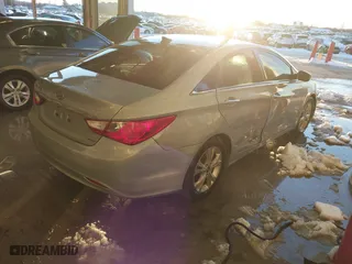 2013 Hyundai Sonata SE with VIN 5NPEC4AC3DH665190, listed as a IAAI auction lot 41124502 with 247,086 mi miles. Bid and sale history available at carsss.com. Image 4.