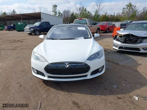 2014 Tesla Model S 60 kWh Battery with VIN 5YJSA1H15EFP50589, listed as a IAAI auction lot 41553114 with NaN miles. Bid and sale history available at carsss.com. Image 11.