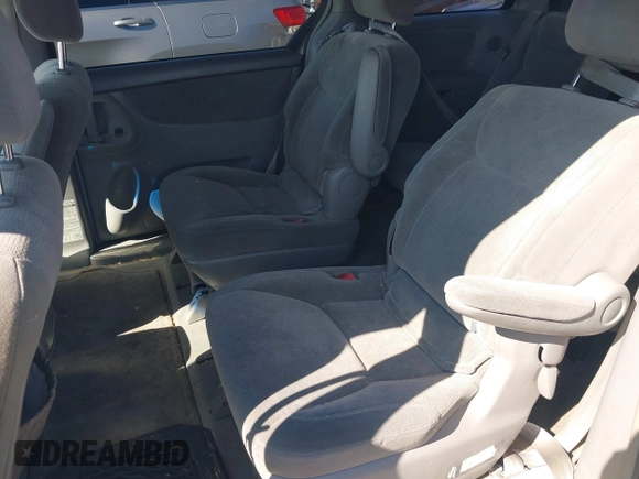2004 Toyota Sienna XLE z VIN 5TDZA22C84S147404, wystawiony jako IAAI lot #41638416 z przebiegiem 181 672 mil mil oraz . Historia ofert i sprzedaży dostępna na DreamBid. Obrazek 8.