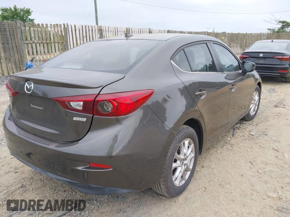 2015 Mazda 3 i Grand Touring z VIN JM1BM1W76F1223850, wystawiony jako IAAI lot #42356420 z przebiegiem 45 514 mil mil oraz . Historia ofert i sprzedaży dostępna na DreamBid. Obrazek 4.