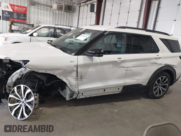2025 Ford Explorer ST-Line with VIN 1FMUK8KH6SGA60996, listed as a IAAI auction lot 42404251 with 7,310 mi miles and . Bid and sale history available at DreamBid. Image 14.
