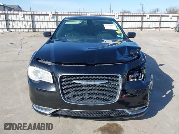 2016 Chrysler 300 Anniversary Edition z VIN 2C3CCAAG5GH313920, wystawiony jako IAAI lot #41712003 z przebiegiem 132 127 mil mil oraz . Historia ofert i sprzedaży dostępna na DreamBid. Obrazek 12.