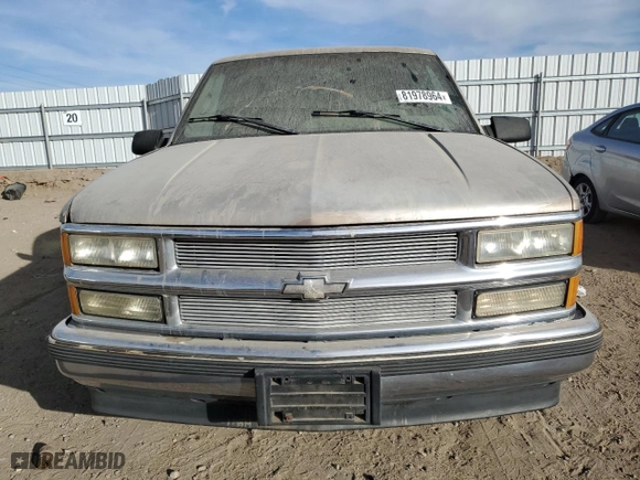 1996 Chevrolet Tahoe Limited with VIN 1GNEC13R9TJ379583, listed as a Copart auction lot 81978964 with 308,812 mi miles and Salvage Title. Bid and sale history available at carsss.com. Image 5.