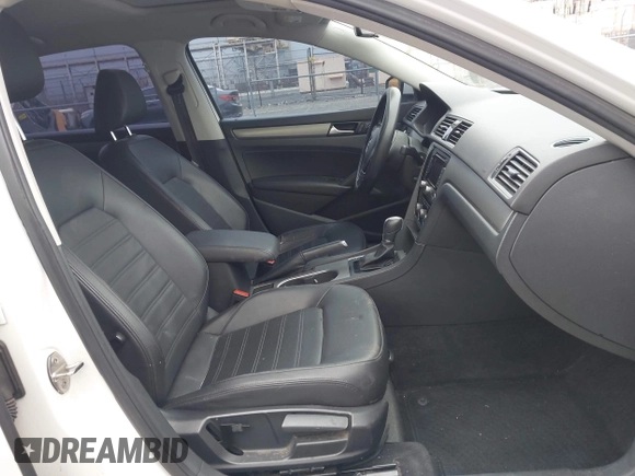 2015 Volkswagen Passat 1.8T SE w/Sunroof & Nav with VIN 1VWBT7A31FC043798, listed as a IAAI auction lot 42108289 with 132,442 mi miles. Bid and sale history available at carsss.com. Image 5.