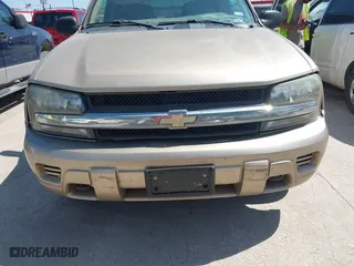2004 Chevrolet TrailBlazer LS with VIN 1GNDT13S842332717, listed as a IAAI auction lot 41970692 with 261,212 mi miles. Bid and sale history available at carsss.com. Image 6.