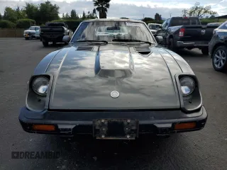1983 Datsun 280ZX z VIN JN1CZ06S1DX700637, wystawiony jako Copart lot #53893855 z przebiegiem 93 909 mil mil oraz Tytuł czysty. Historia ofert i sprzedaży dostępna na DreamBid. Obrazek 5.