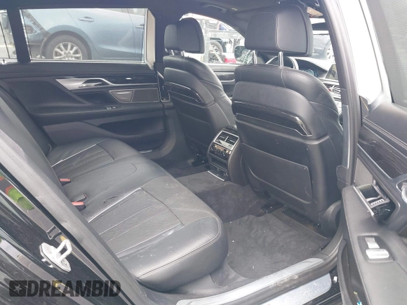 2018 BMW 7 Series 750i z VIN WBA7F0C54JGM23528, wystawiony jako IAAI lot #42205896 z przebiegiem 91 772 mil mil oraz . Historia ofert i sprzedaży dostępna na DreamBid. Obrazek 8.