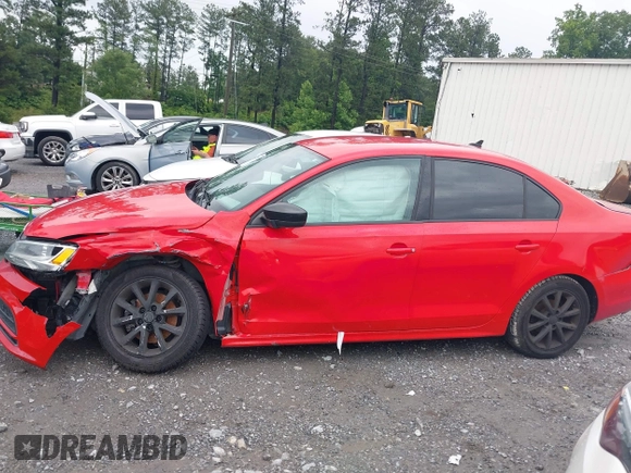 2015 Volkswagen Jetta SE with VIN 3VWD17AJ8FM332771, listed as a IAAI auction lot 42371867 with 196,198 mi miles and . Bid and sale history available at DreamBid. Image 14.