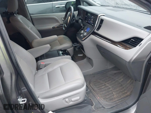 2019 Toyota Sienna XLE Auto Access Seat with VIN 5TDYZ3DC8KS982777, listed as a IAAI auction lot 41519696 with 109,708 mi miles. Bid and sale history available at carsss.com. Image 5.