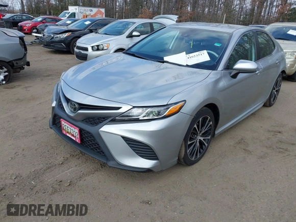 2020 Toyota Camry SE with VIN 4T1G11AKXLU941014, listed as a IAAI auction lot 41623517 with 109,172 mi miles. Bid and sale history available at carsss.com. Image 2.