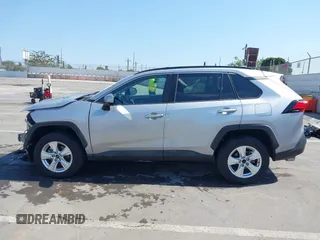 2020 Toyota RAV4 XLE with VIN 2T3W1RFV4LW097198, listed as a IAAI auction lot 42771030 with 33,354 mi miles and . Bid and sale history available at DreamBid. Image 15.