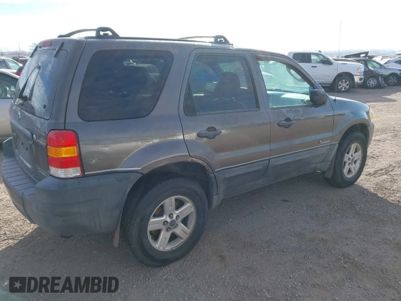2005 Ford Escape Hybrid with VIN 1FMCU96H45KD29925, listed as a IAAI auction lot 41346475 with 209,922 mi miles. Bid and sale history available at carsss.com. Image 4.