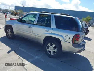 2005 Chevrolet TrailBlazer LT with VIN 1GNDT13S952113282, listed as a IAAI auction lot 41802492 with 172,253 mi miles and . Bid and sale history available at DreamBid. Image 3.