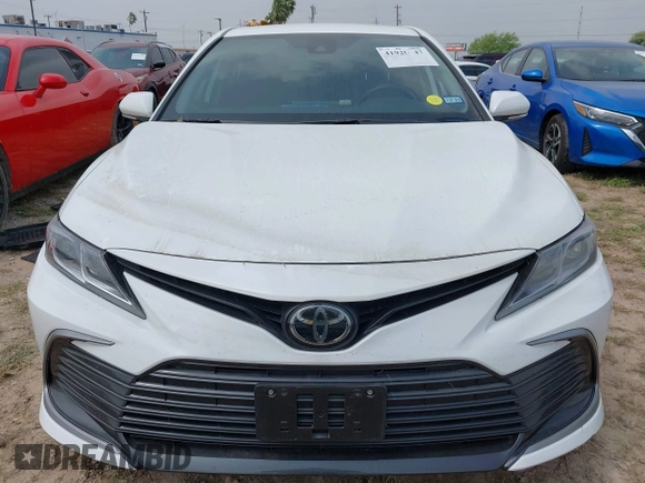 2024 Toyota Camry LE z VIN 4T1R11AK3RU223693, wystawiony jako IAAI lot #41920547 z przebiegiem Nie podano mil oraz . Historia ofert i sprzedaży dostępna na DreamBid. Obrazek 6.