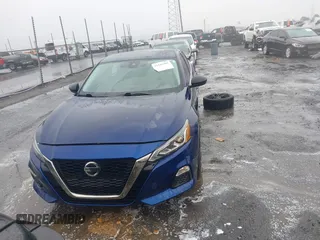 2021 Nissan Altima SR with VIN 1N4BL4CV7MN331977, listed as a IAAI auction lot 41441502 with 103,970 mi miles and . Bid and sale history available at carsss.com. Image 12.