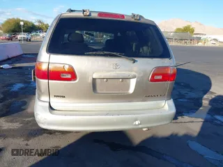 1998 Toyota Sienna LE z VIN 4T3ZF13C1WU051030, wystawiony jako IAAI lot #41259605 z przebiegiem 190 861 mil mil oraz . Historia ofert i sprzedaży dostępna na DreamBid. Obrazek 14.
