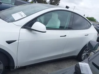 2023 Tesla Model Y Long Range z VIN 7SAYGDEE9PF623285, wystawiony jako IAAI lot #41383184 z przebiegiem 34 092 mil mil oraz . Historia ofert i sprzedaży dostępna na DreamBid. Obrazek 14.