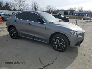2020 Alfa Romeo Stelvio Ti z VIN ZASPAKBN4L7C91444, wystawiony jako Copart lot #43635865 z przebiegiem 83 848 mil mil oraz Szkoda całkowita • Salvage title. Historia ofert i sprzedaży dostępna na DreamBid. Obrazek 4.