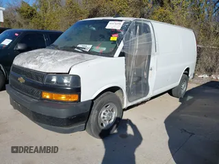 2021 Chevrolet City Express Cargo z VIN 1GCZGGF70M1144857, wystawiony jako IAAI lot #41474258 z przebiegiem 155 494 mil mil oraz . Historia ofert i sprzedaży dostępna na DreamBid. Obrazek 16.