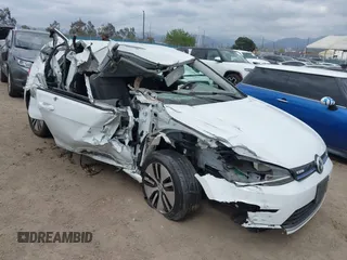 2019 Volkswagen Golf SE z VIN WVWKR7AU6KW917873, wystawiony jako IAAI lot #42062766 z przebiegiem 36 374 mil mil oraz . Historia ofert i sprzedaży dostępna na DreamBid. Obrazek 1.