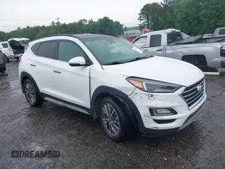 2019 Hyundai Tucson Sport z VIN KM8J33AL8KU903140, wystawiony jako IAAI lot #42240751 z przebiegiem 55 939 mil mil oraz . Historia ofert i sprzedaży dostępna na DreamBid. Obrazek 1.