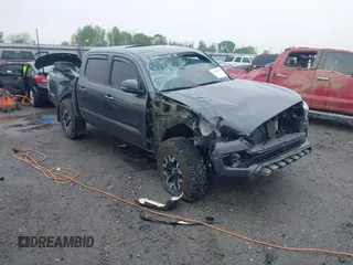 2022 Toyota Tacoma SR z VIN 3TMCZ5AN1NM476353, wystawiony jako IAAI lot #41938107 z przebiegiem 51 782 mil mil oraz . Historia ofert i sprzedaży dostępna na DreamBid. Obrazek 1.
