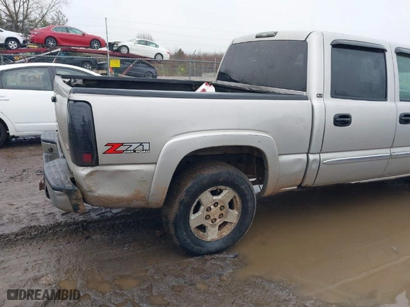 2004 GMC Sierra 1500 Crew Cab SLT with VIN 2GTEK13T841356069, listed as a IAAI auction lot 41448844 with 259,064 mi miles. Bid and sale history available at carsss.com. Image 6.