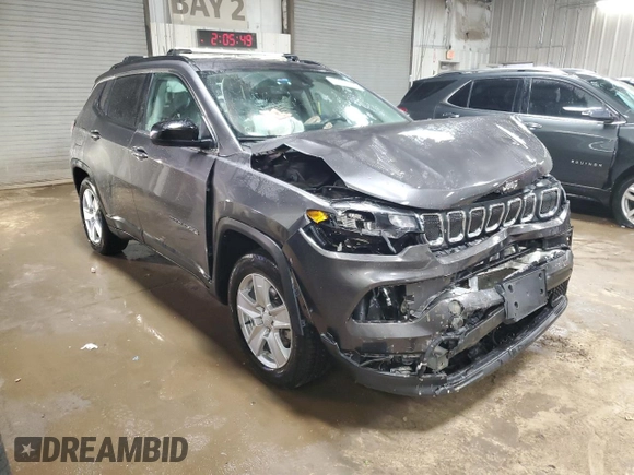 2022 Jeep Compass Latitude with VIN 3C4NJCBB1NT189125, listed as a Copart auction lot 49961065 with 39,934 mi miles and Salvage Title. Bid and sale history available at carsss.com. Image 4.