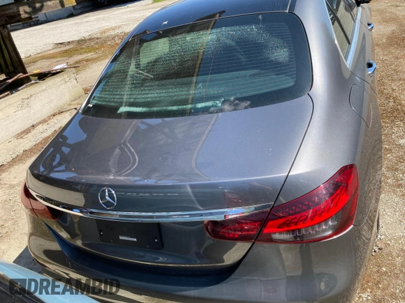 2022 Mercedes-Benz E 350 z VIN W1KZF8EB6NB019510, wystawiony jako Copart lot #52361475 z przebiegiem Nie podano mil oraz Nie do naprawy • Non repairable. Historia ofert i sprzedaży dostępna na DreamBid. Obrazek 6.