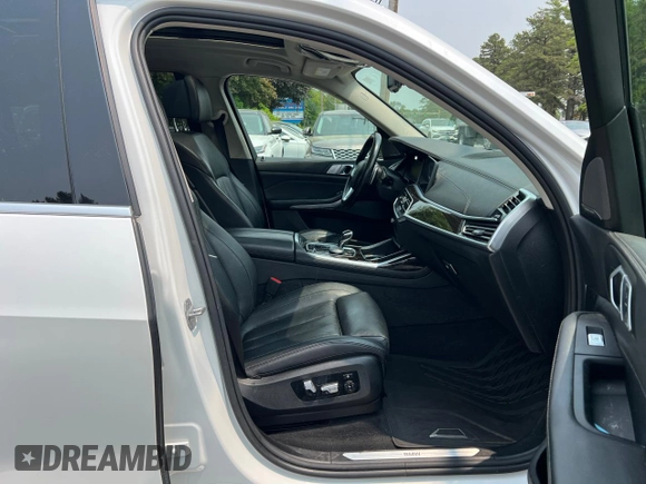 2019 BMW X7 xDrive50i z VIN 5UXCX4C55KLS38210, wystawiony jako Copart lot #59935315 z przebiegiem 126 853 mil mil oraz Czysty tytuł • Clean title. Historia ofert i sprzedaży dostępna na DreamBid. Obrazek 5.