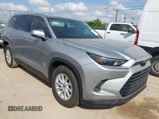 2024 Toyota Highlander XLE z VIN 5TDAAAA55RS017176, wystawiony jako IAAI lot #42038401 z przebiegiem 14 mil mil oraz . Historia ofert i sprzedaży dostępna na DreamBid. Obrazek 1.