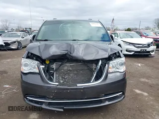 2016 Chrysler Town & Country Limited Platinum with VIN 2C4RC1GG8GR120023, listed as a IAAI auction lot 40808283 with 162,560 mi miles. Bid and sale history available at carsss.com. Image 12.