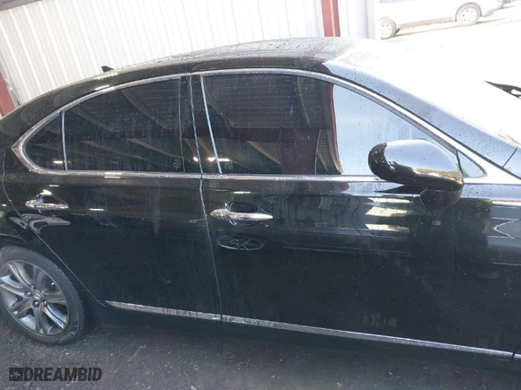 2009 Lexus LS 460 with VIN JTHCL46FX95002747, listed as a IAAI auction lot 41152181 with NaN miles. Bid and sale history available at carsss.com. Image 13.