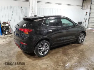 2021 Buick Encore GX Essence z VIN KL4MMGSL8MB138024, wystawiony jako Copart lot #48234935 z przebiegiem 48 960 mil mil oraz Szkoda całkowita • Salvage title. Historia ofert i sprzedaży dostępna na DreamBid. Obrazek 3.